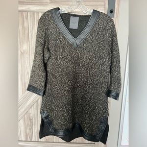 Green knit sweater with Vegan leather